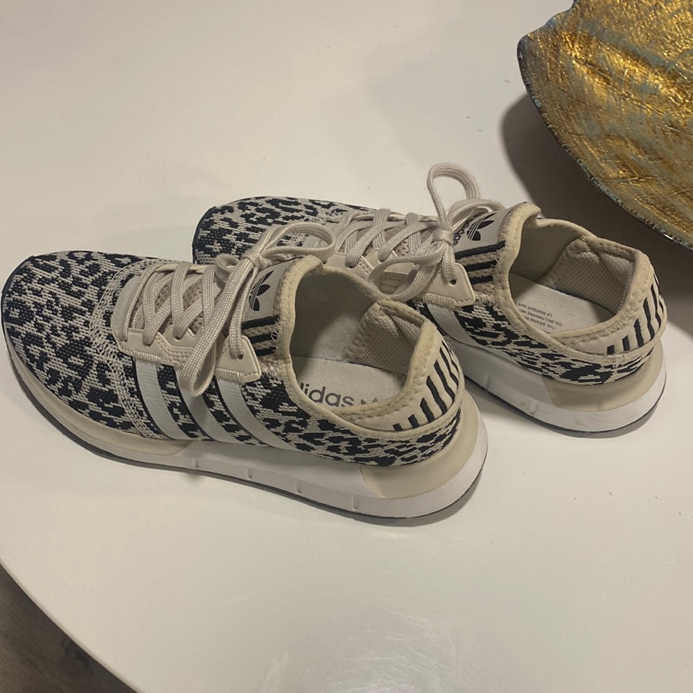 Adidas runners size 8